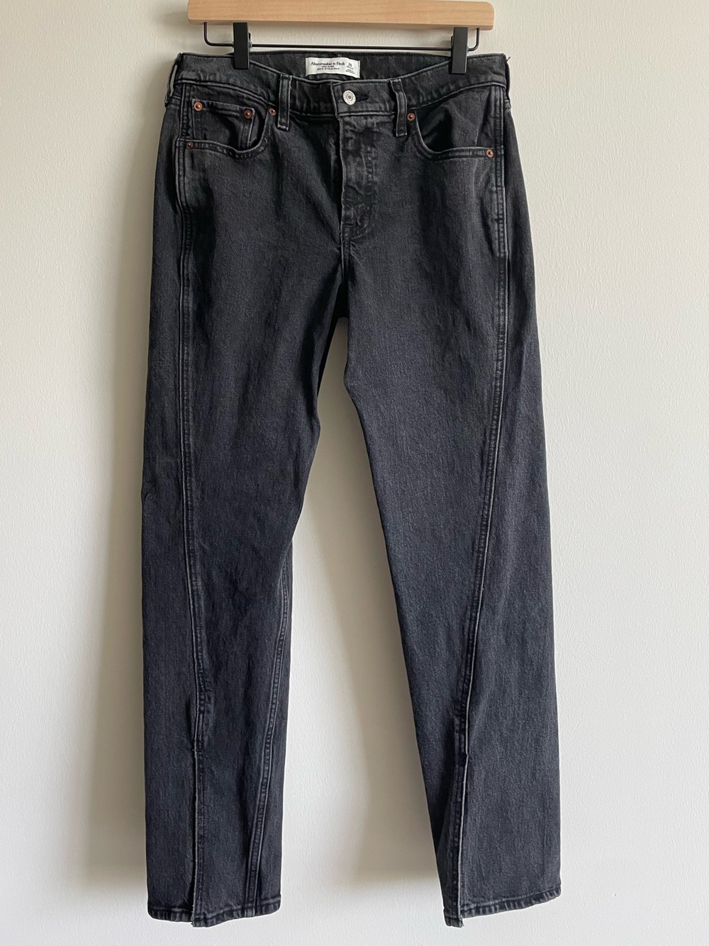 Abercrombie & Fitch Mid Rise 90s straight jeans in black with vent hem 28R